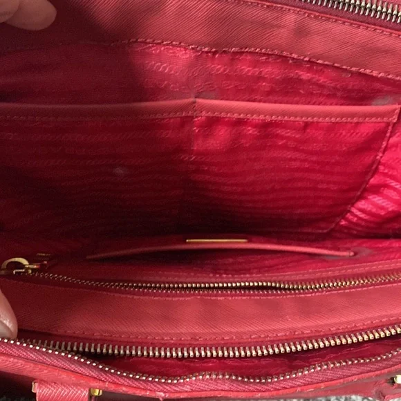 Authentic Prada Large Saffiano - Picture 12 of 14